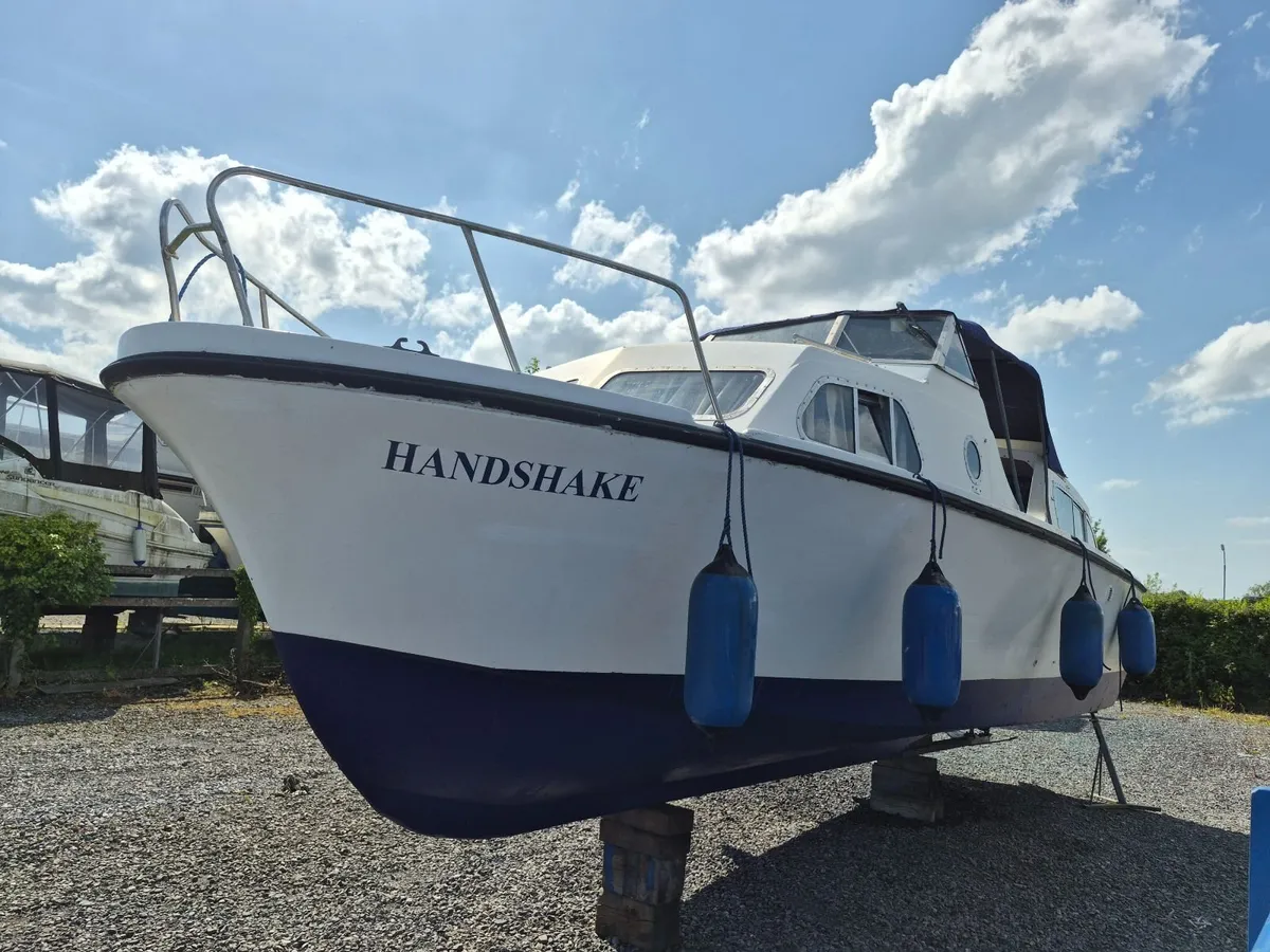 27' Elysian centre cockpit cruiser - Image 4