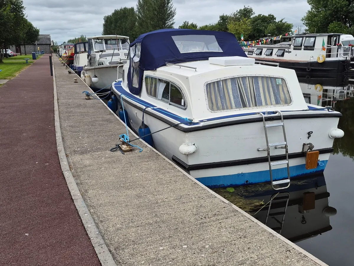 27' Elysian centre cockpit cruiser - Image 2