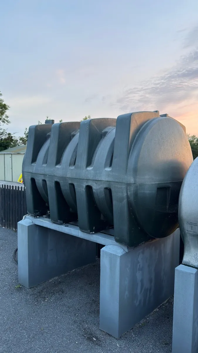 Diesel / Oil tank - Image 1