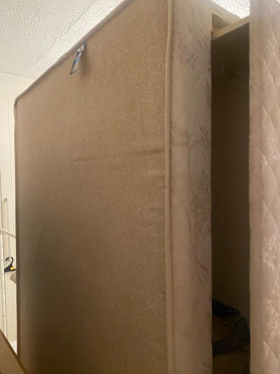 FREE Single bed divan with two drawers - one piece - Image 3