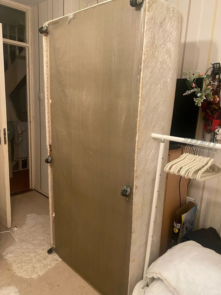FREE Single bed divan with two drawers - one piece - Image 4