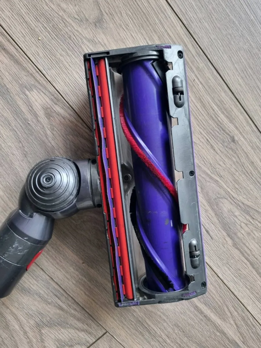 Dyson v10 vaccum - Image 4