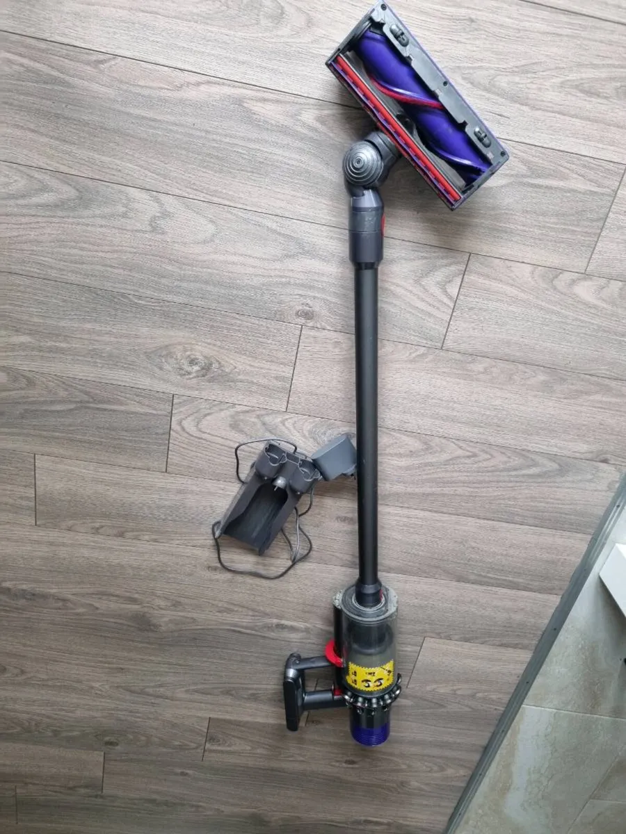 Dyson v10 vaccum - Image 1