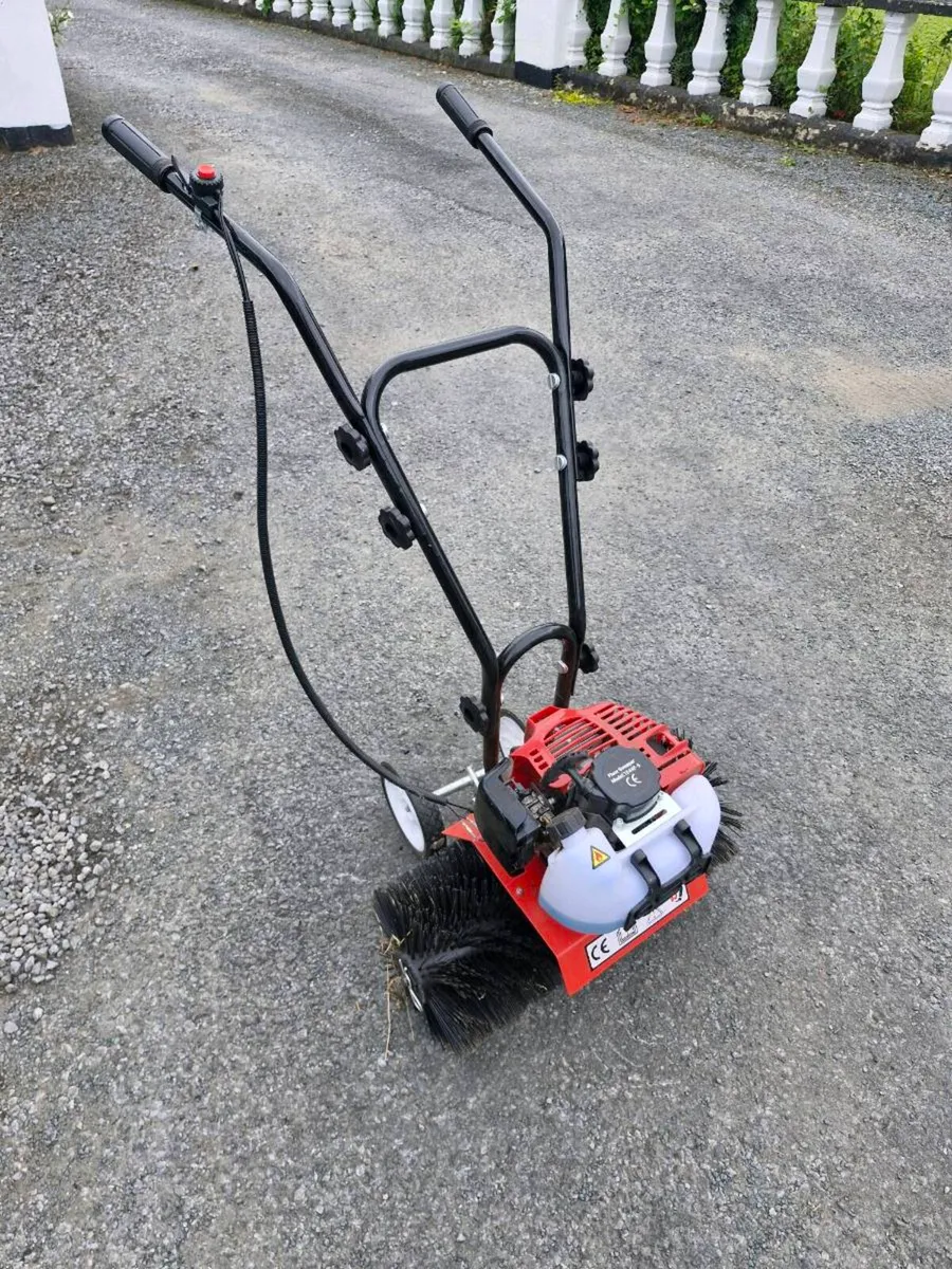 Yard sweeper - Image 1