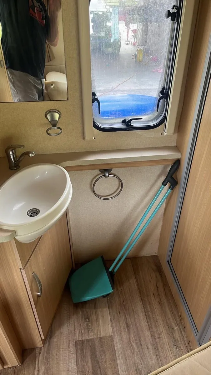 Abbey Vogue fixed bed caravan - Image 4