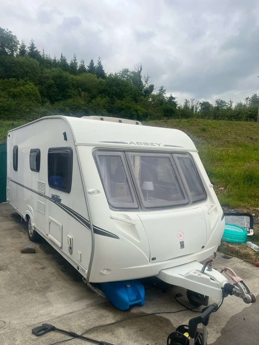 Abbey Vogue fixed bed caravan - Image 2