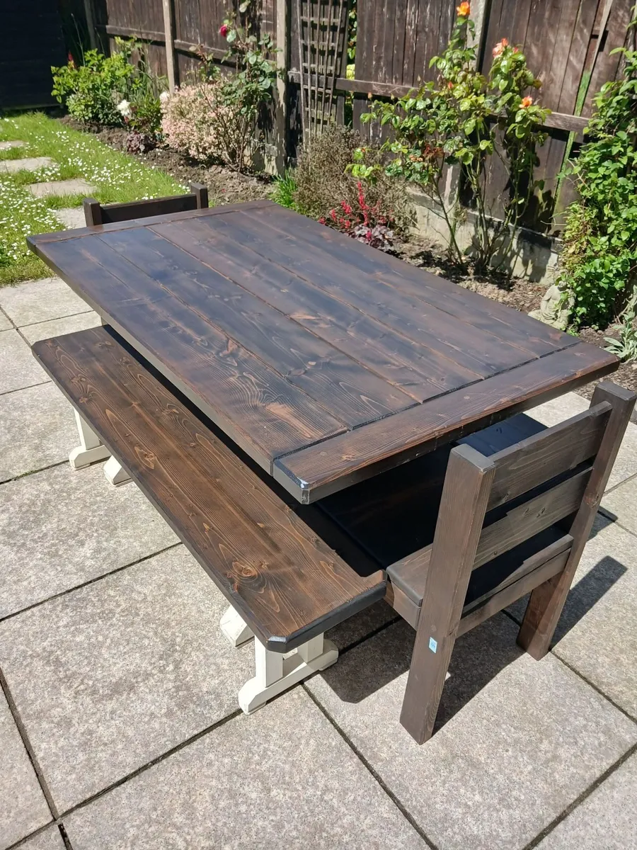 Solid wood table, benches and chairs - Image 3