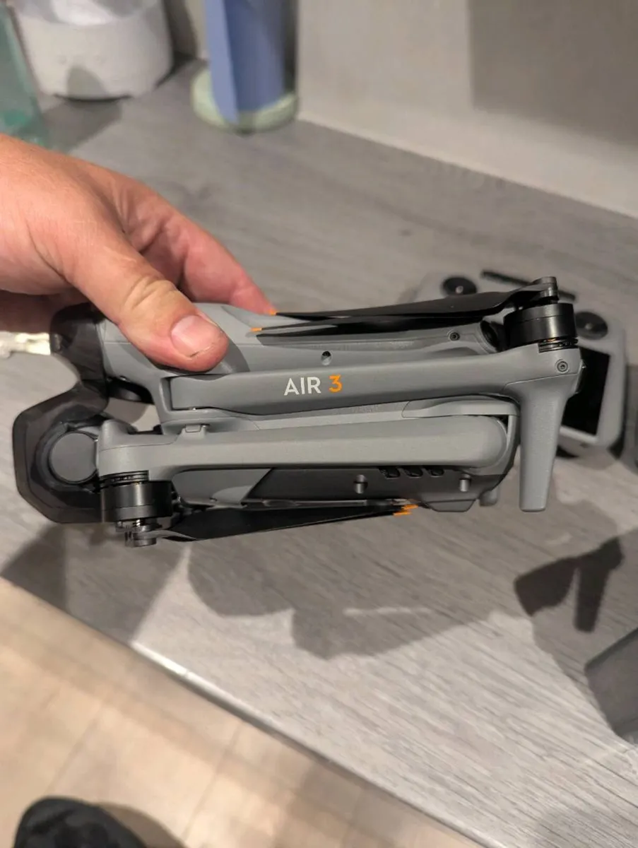 air 3 DJI drone - Image 2