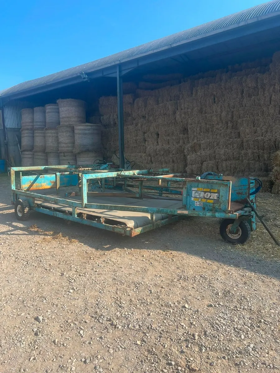 Cooks hydraulic flat 8 bale sleigh - Image 1