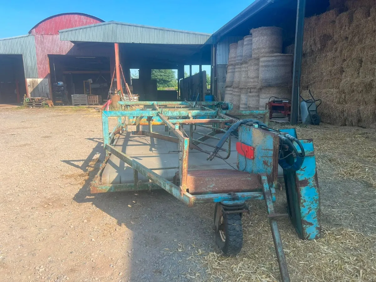 Cooks hydraulic flat 8 bale sleigh - Image 2