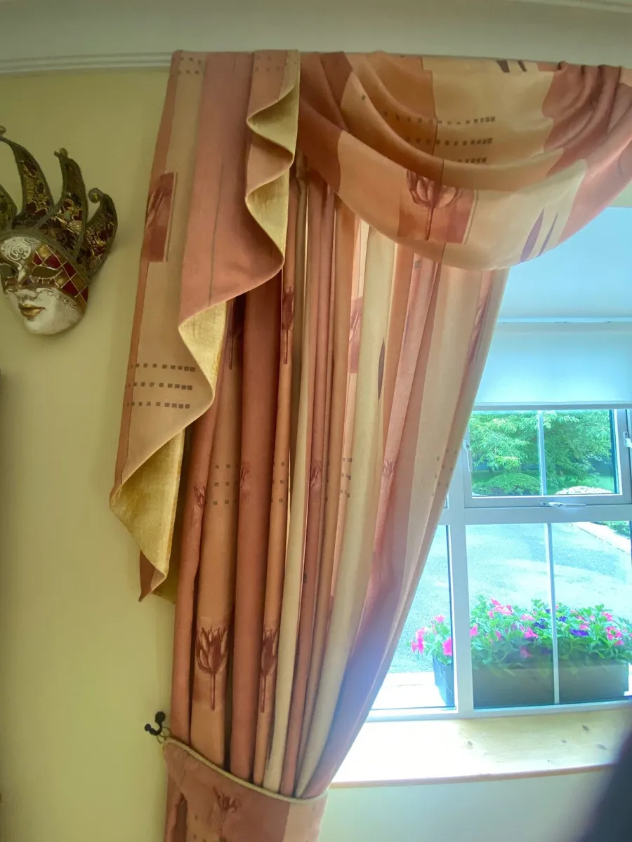 Curtains - Image 3