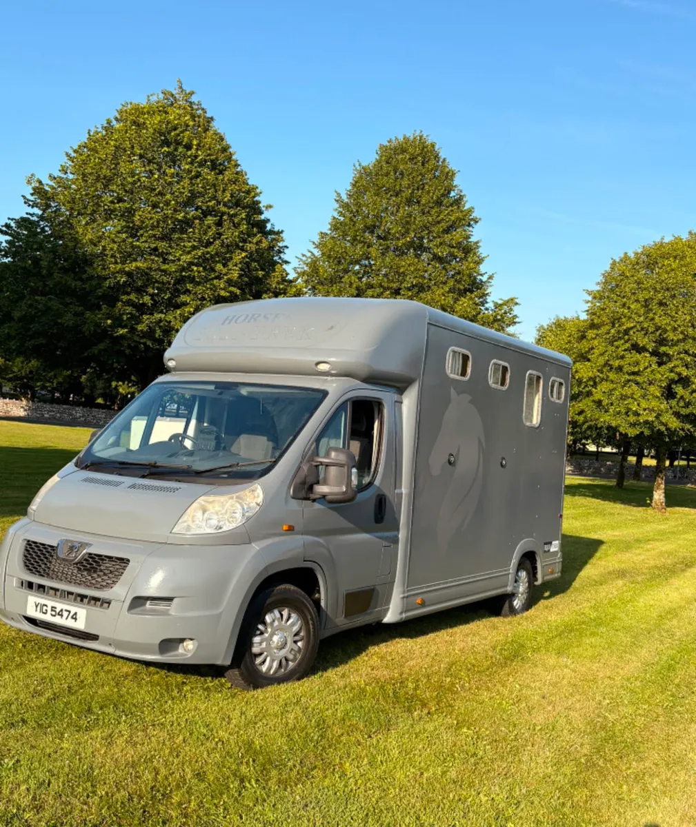 Horse lorry - Image 1