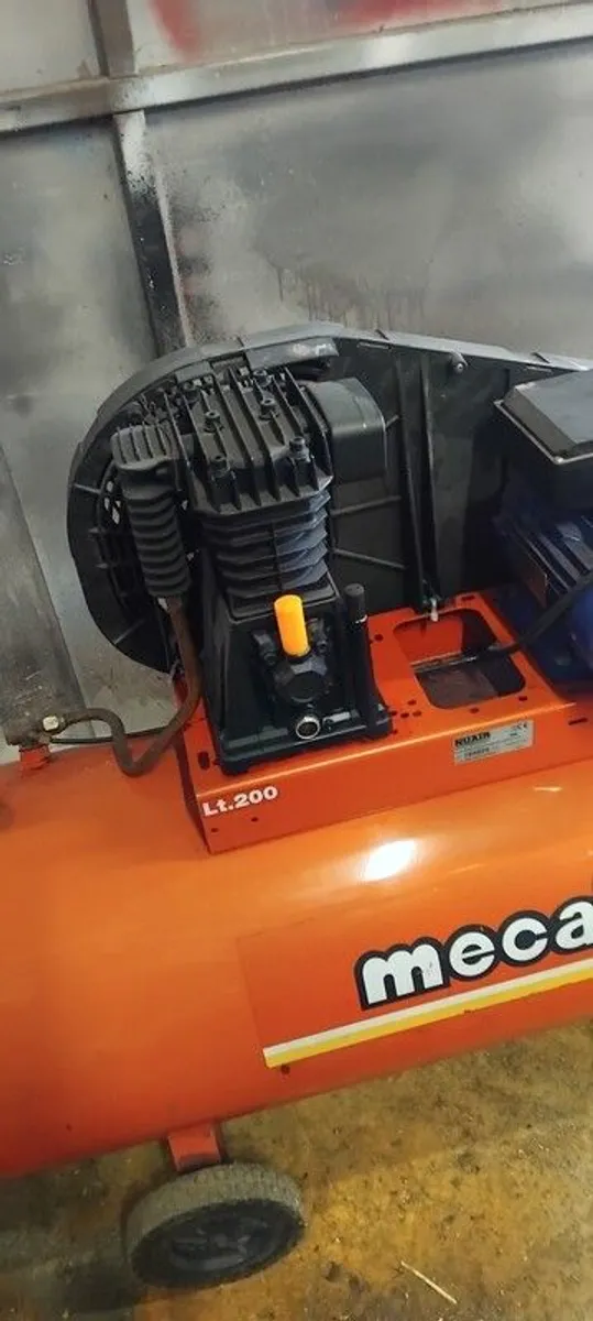200 L air compressor - Image 2