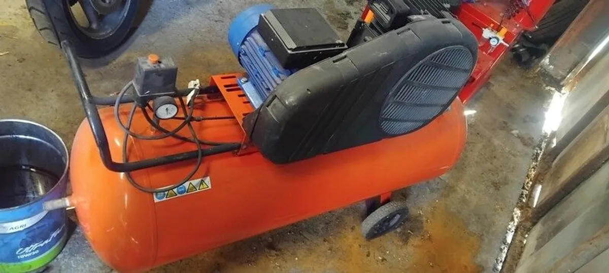 200 L air compressor - Image 3