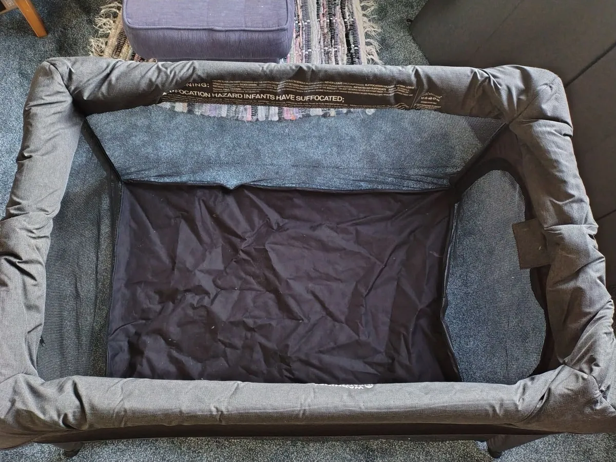 Play pen - Image 1