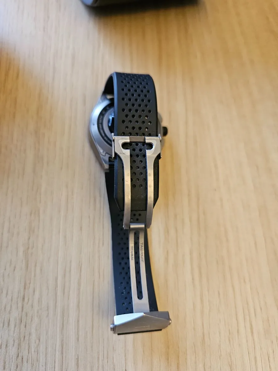 TAG Heuer Connected 45mm Titantium and Ceramic - Image 4