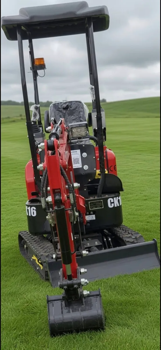 1.6 mini digger - Image 1
