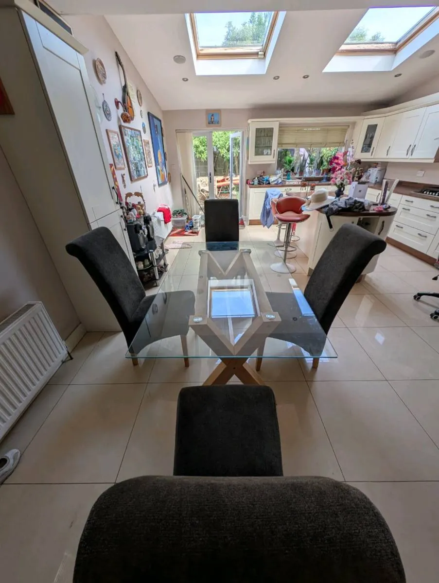 Glass Table and chairs - Image 1