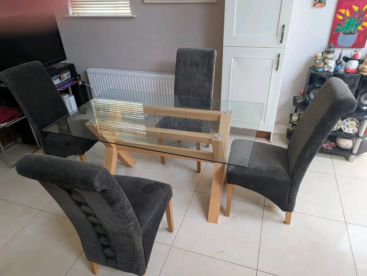 Glass Table and chairs - Image 2