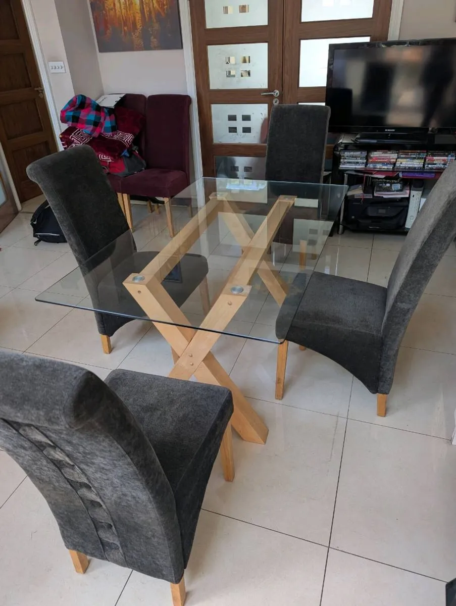 Glass Table and chairs - Image 3