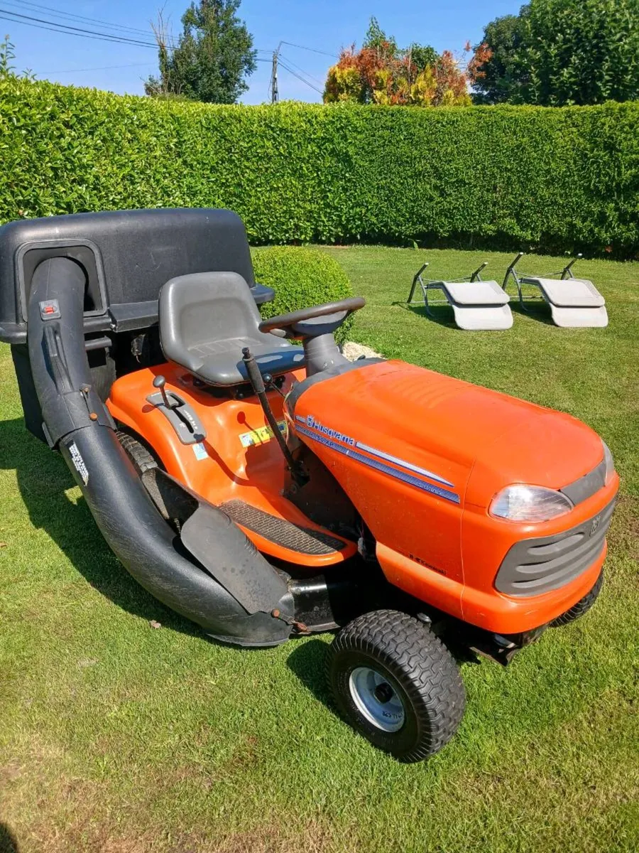 22hp Husqvarna Mulch or pickup - Image 1