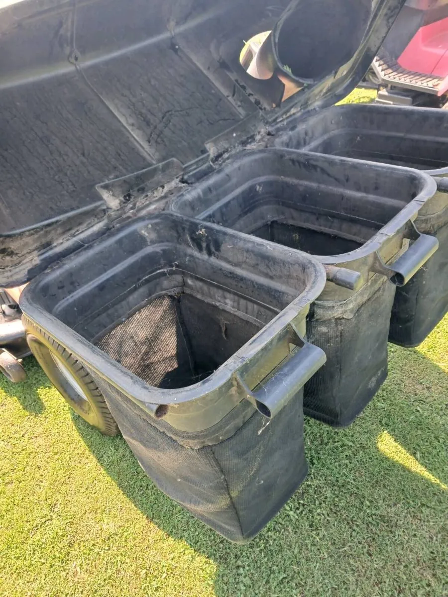22hp Husqvarna Mulch or pickup - Image 2