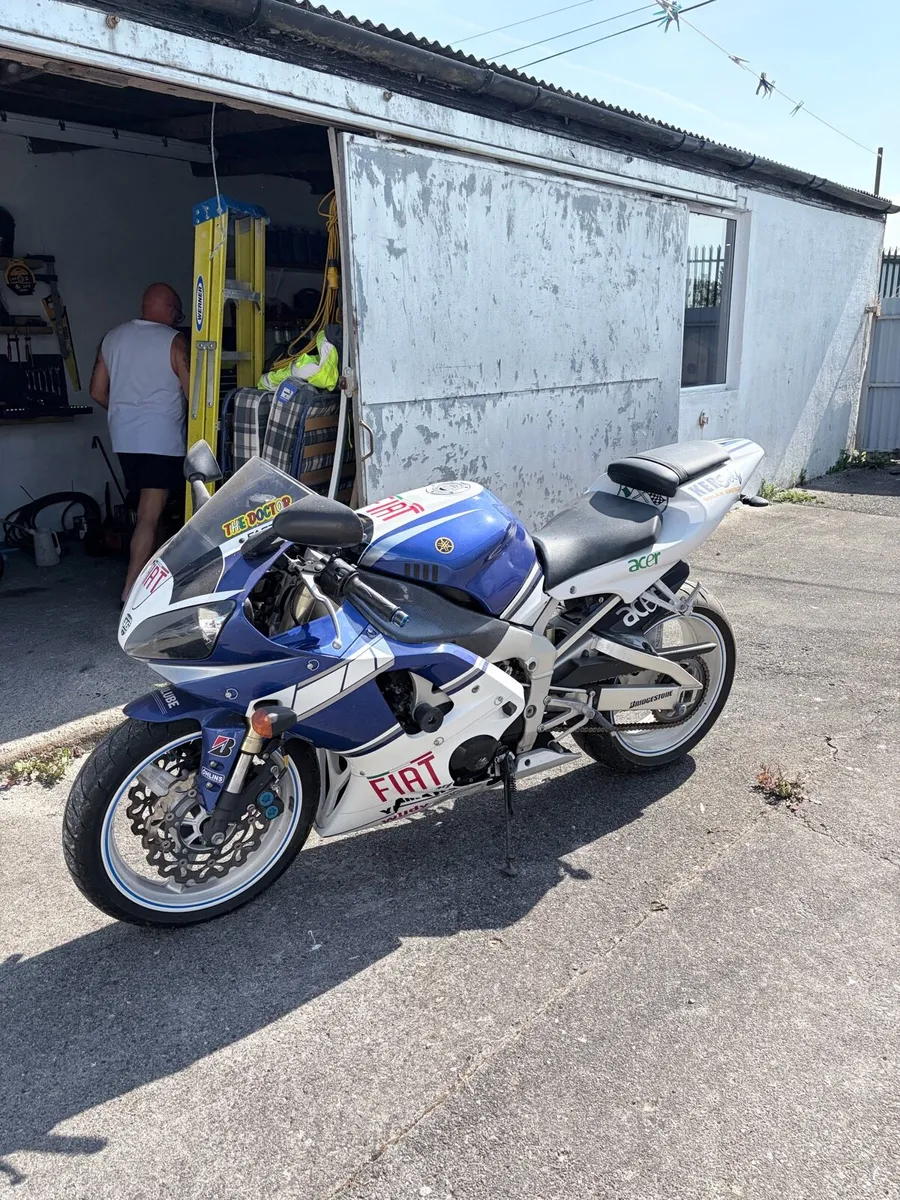 Yamaha R1 - Image 4