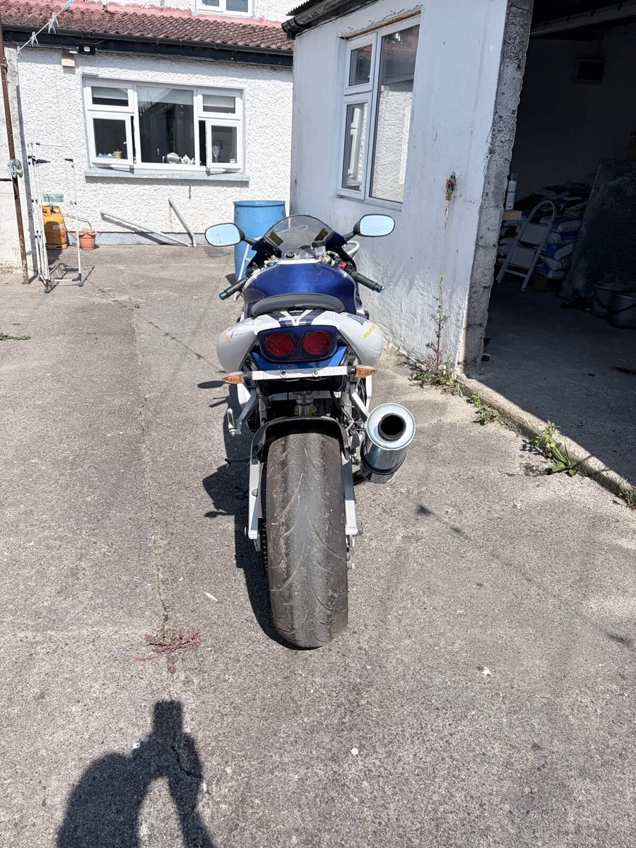 Yamaha R1 - Image 2