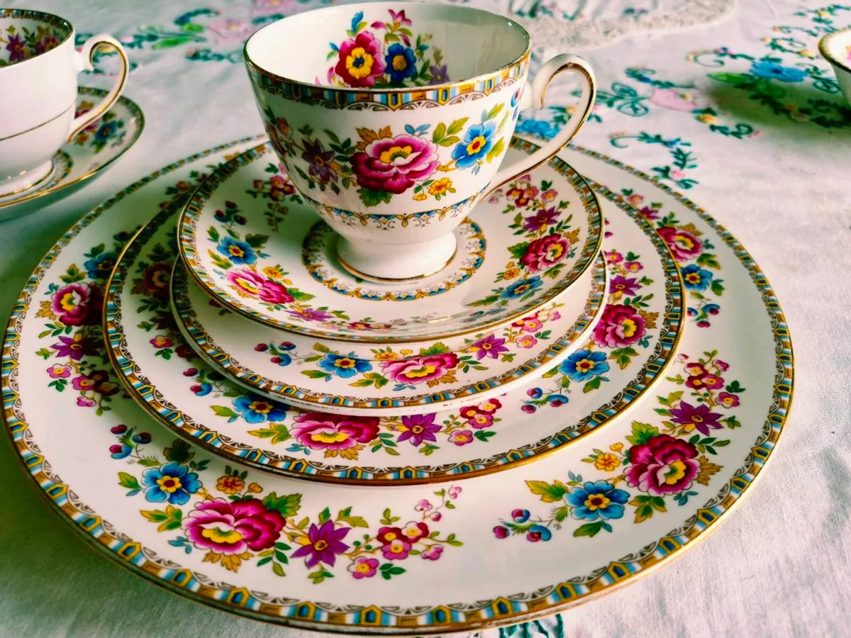 Big Grafton 74 piece dinner service - Image 2
