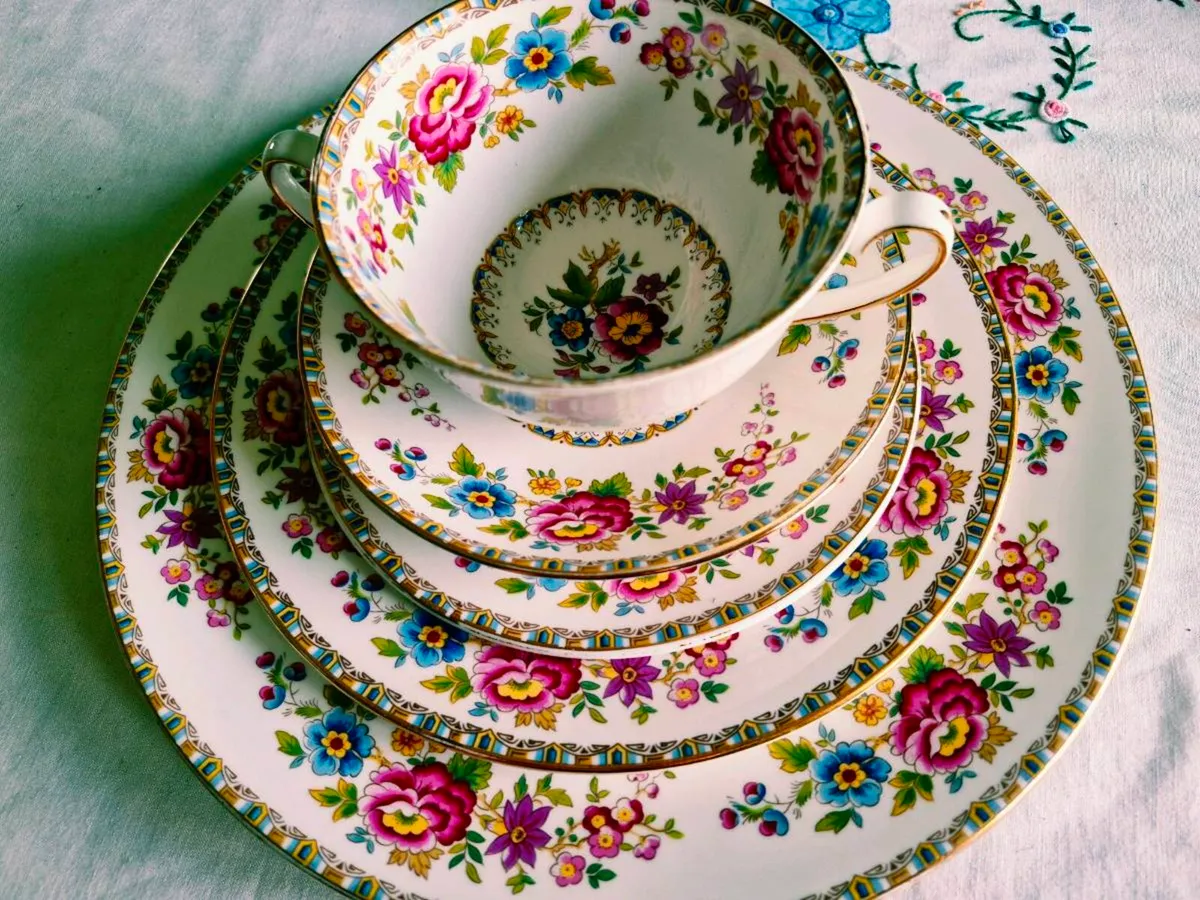 Big Grafton 74 piece dinner service - Image 3
