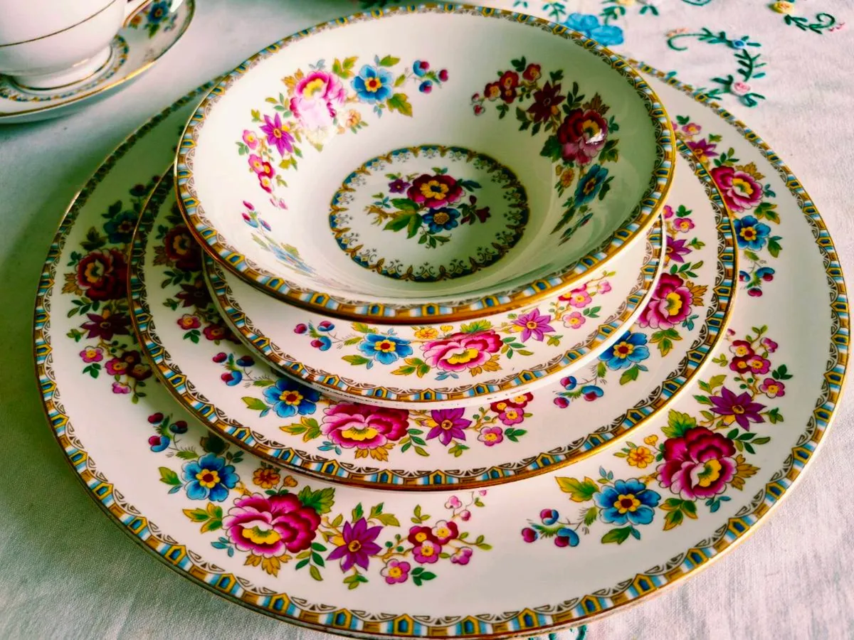 Big Grafton 74 piece dinner service - Image 4