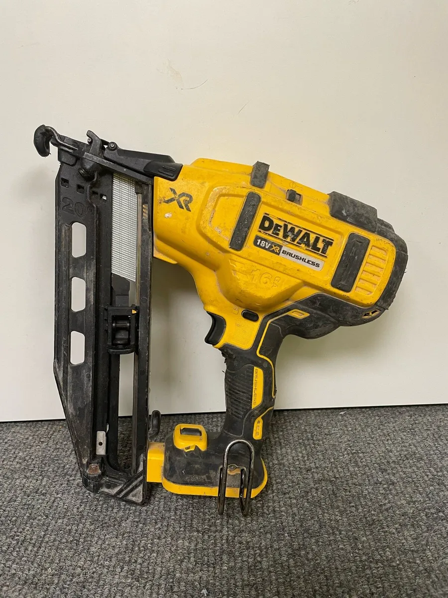 DeWalt DCN660 Finish Nailer BareTool - Image 1