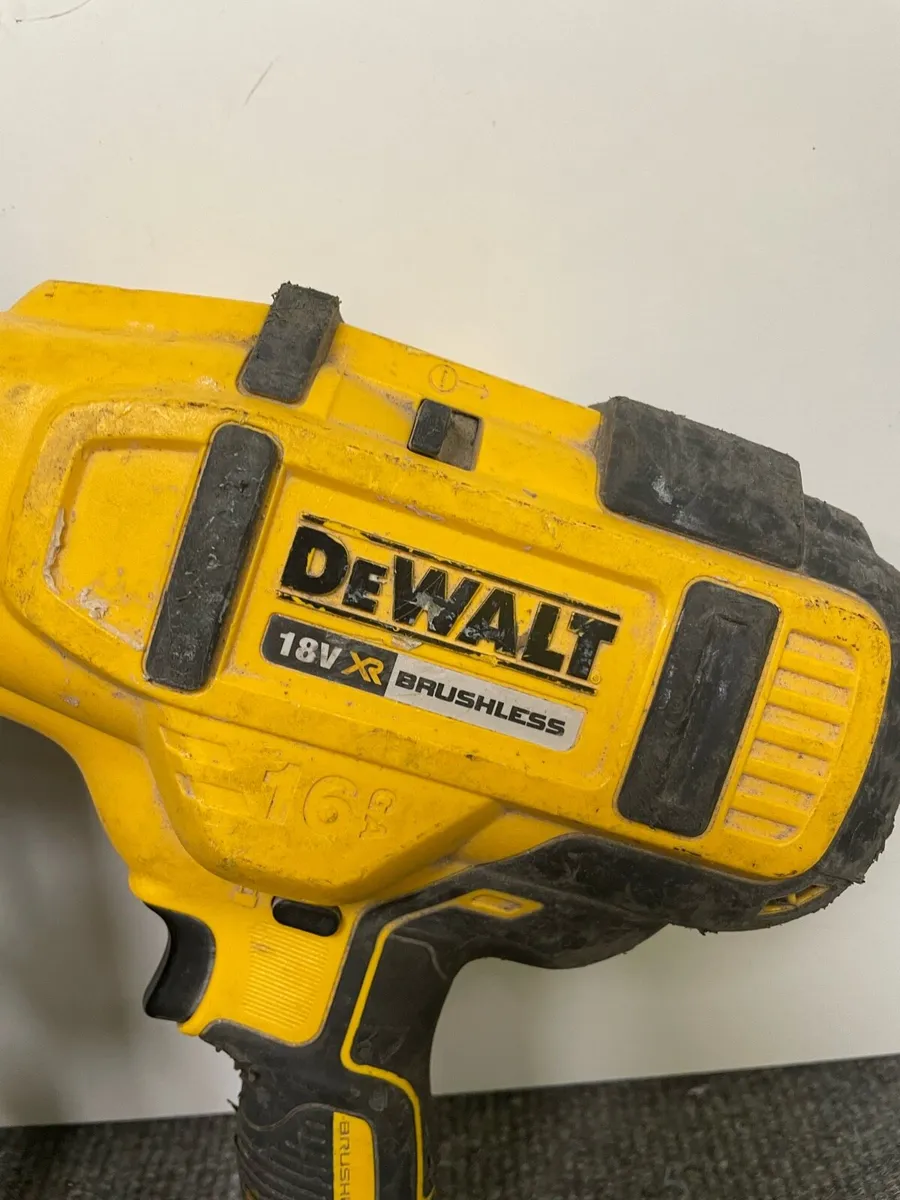 DeWalt DCN660 Finish Nailer BareTool - Image 2