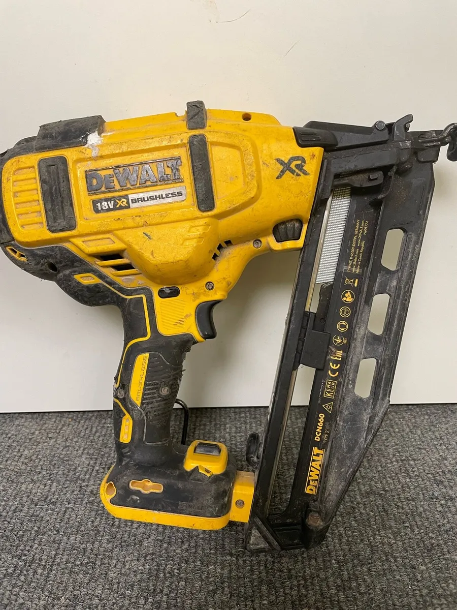 DeWalt DCN660 Finish Nailer BareTool - Image 4