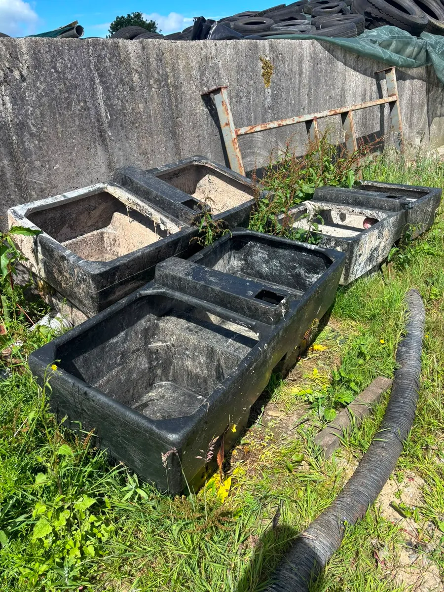 Water troughs, Shed steel doors - Image 2
