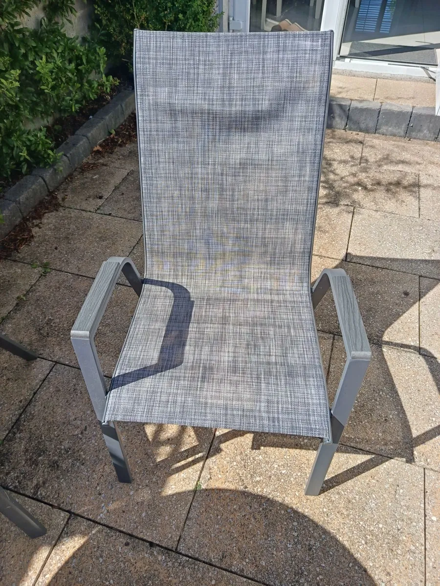 Outdoor table and chairs - Image 4