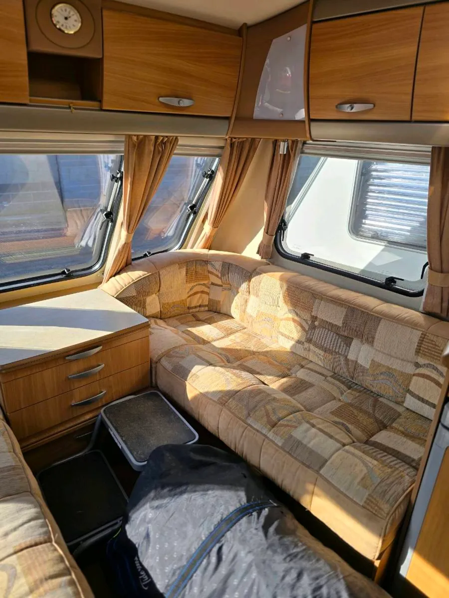 Swift challenger touring caravan 570 - Image 4