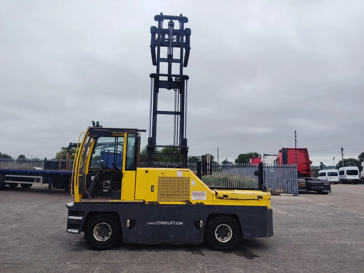 2017 Combilift 5 ton side loading forklift - Image 1