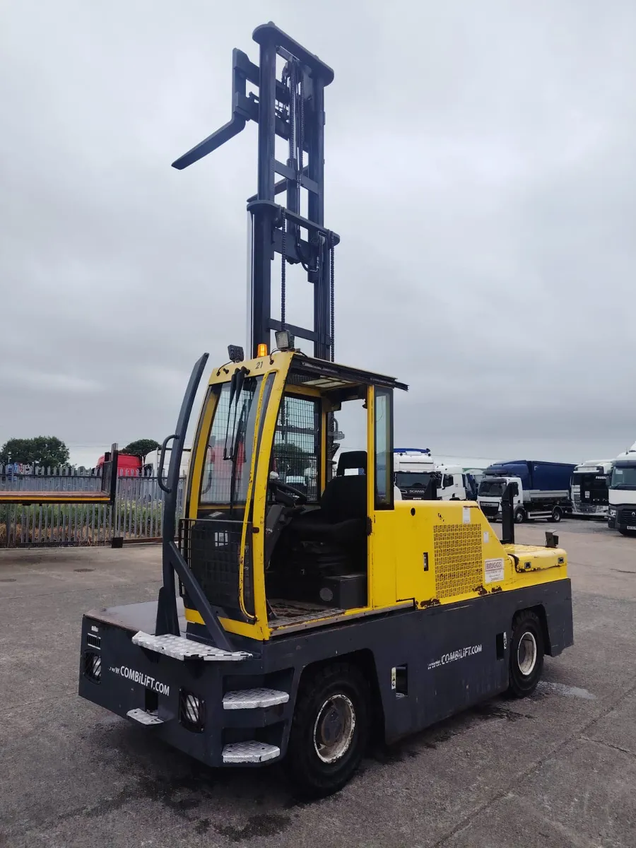 2017 Combilift 5 ton side loading forklift - Image 2
