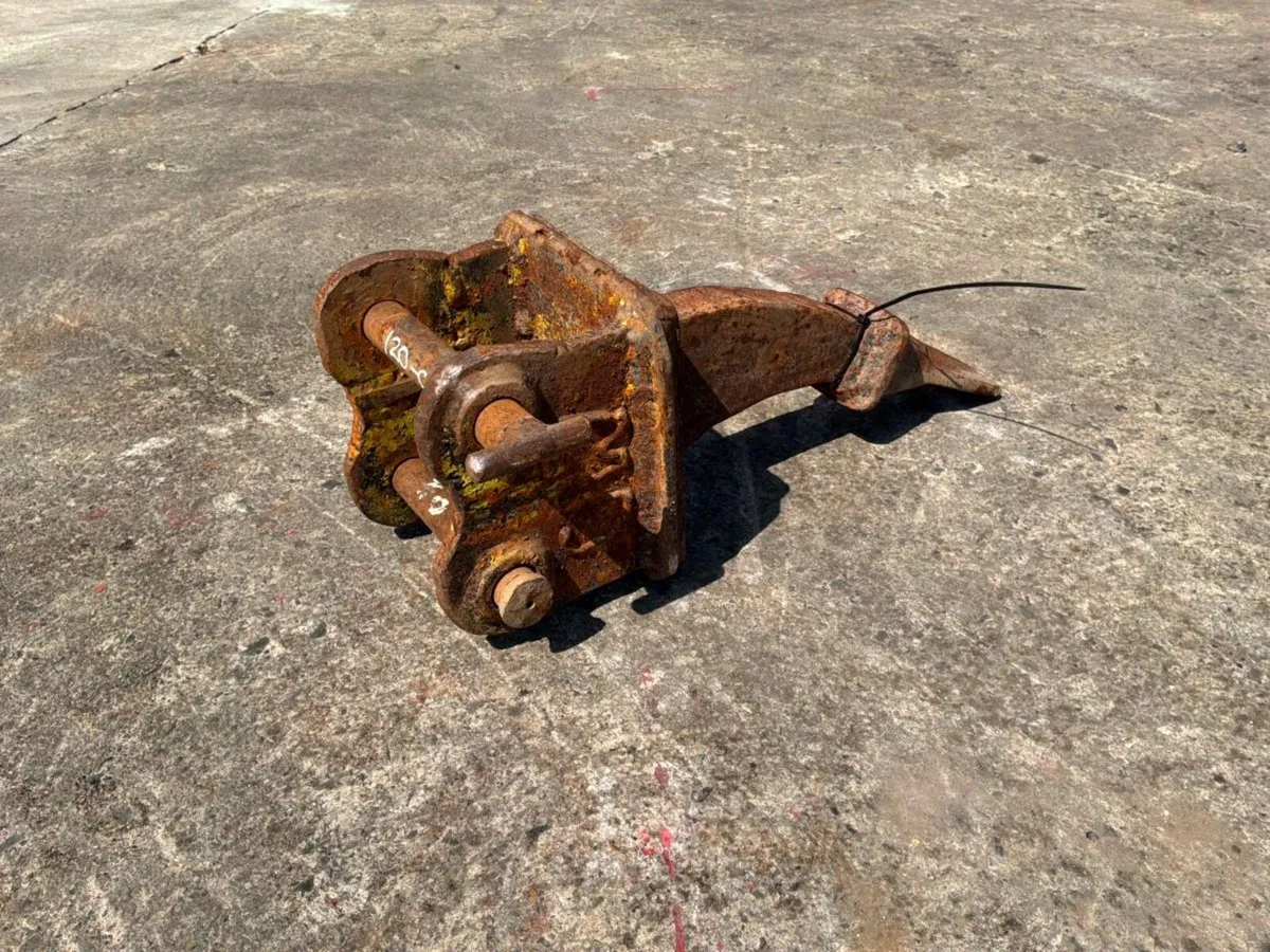 Mini digger Ripper tooth attachment......30mm pins - Image 4