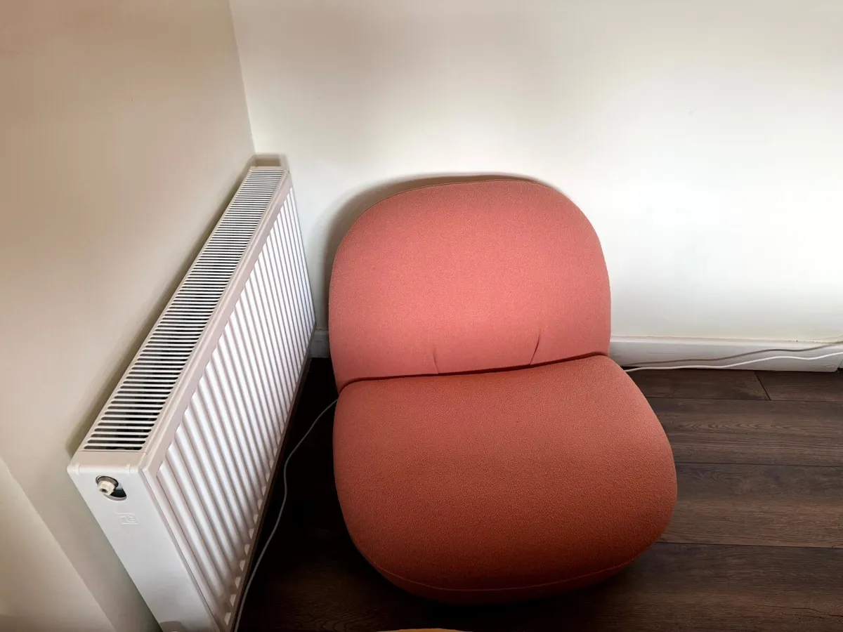 Patcha Style swivel lounge chair, in Pink - Image 4