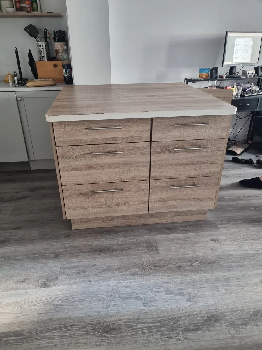 Kitchen Island - Image 1