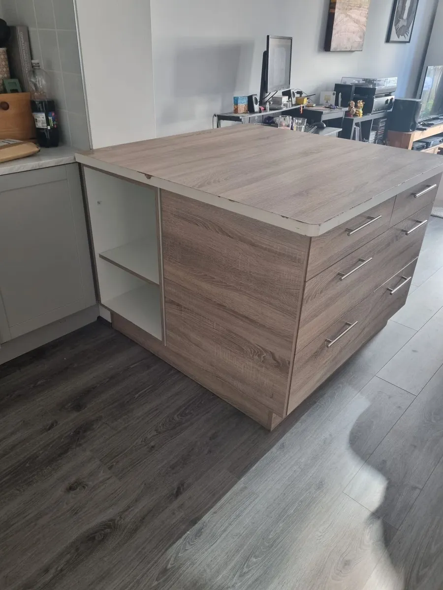 Kitchen Island - Image 4