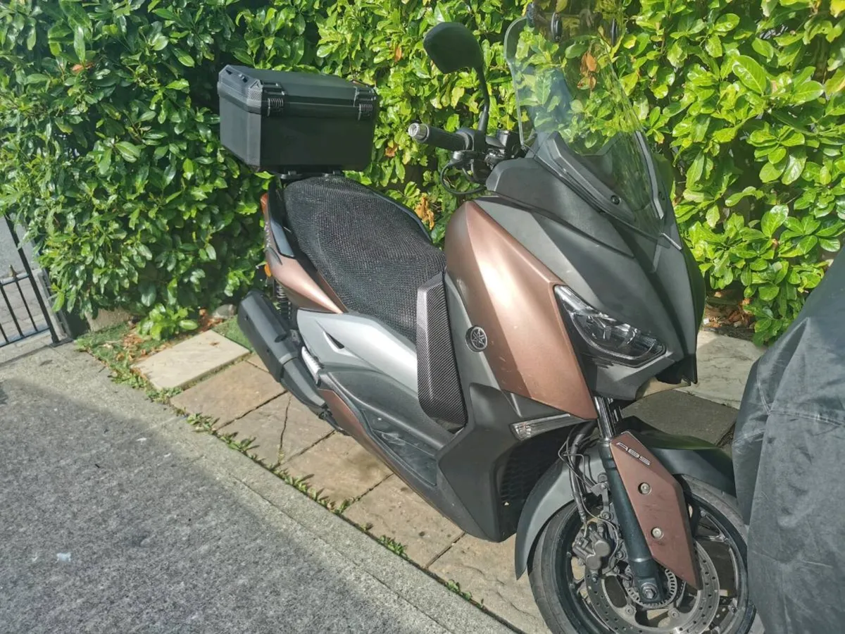 2018 yamaha xmax 300 - Image 2
