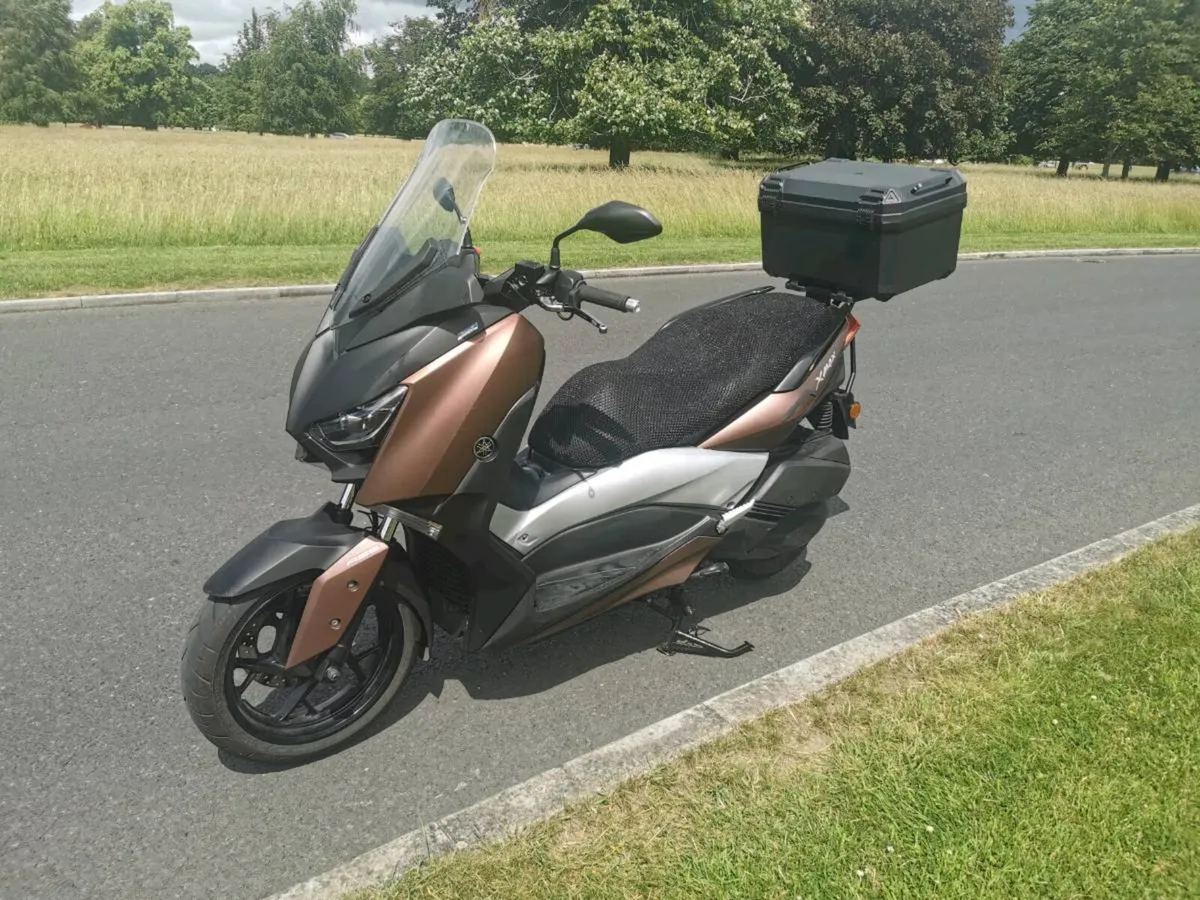 2018 yamaha xmax 300 - Image 3