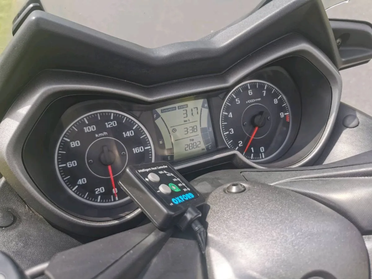 2018 yamaha xmax 300 - Image 4