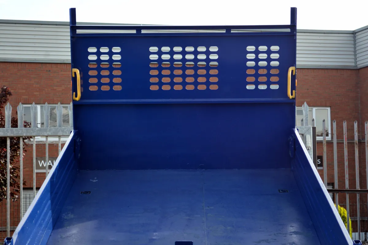 Iveco Twin Wheel Tipper Business with Air Con - Image 2