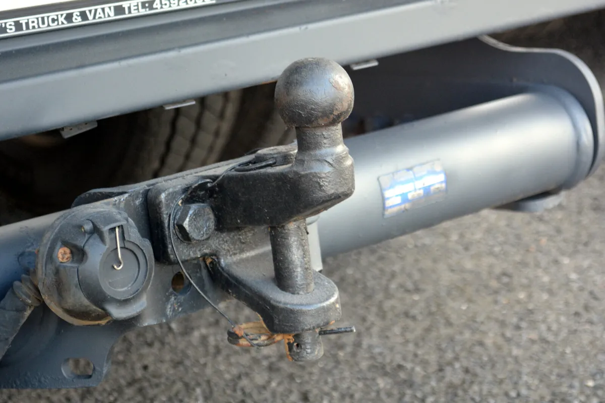Iveco Twin Wheel Tipper Business with Air Con - Image 3