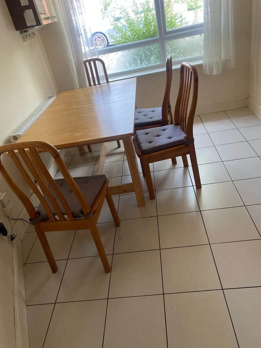 Kitchen table and 4 chairs