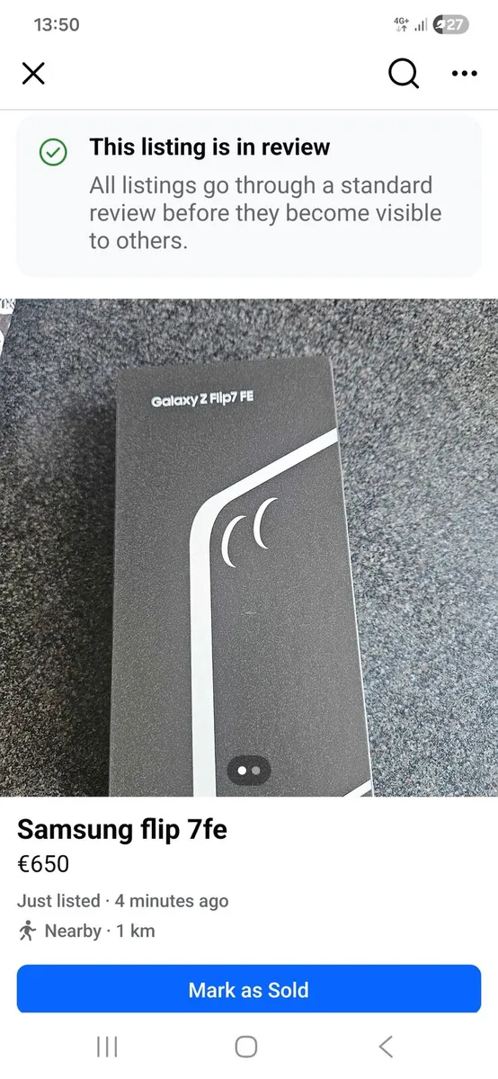 SAMSUNG Phone - Image 1